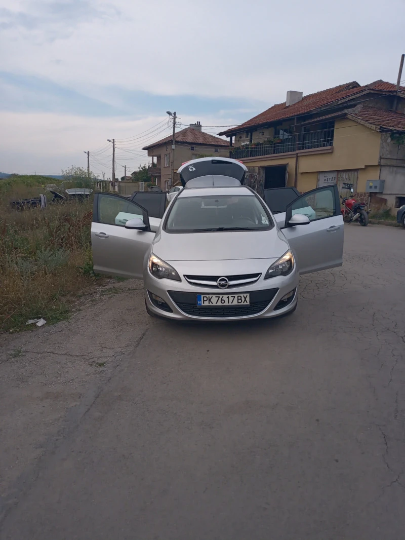 Opel Astra Sports Tourer 1.7cdti , снимка 2 - Автомобили и джипове - 47545870