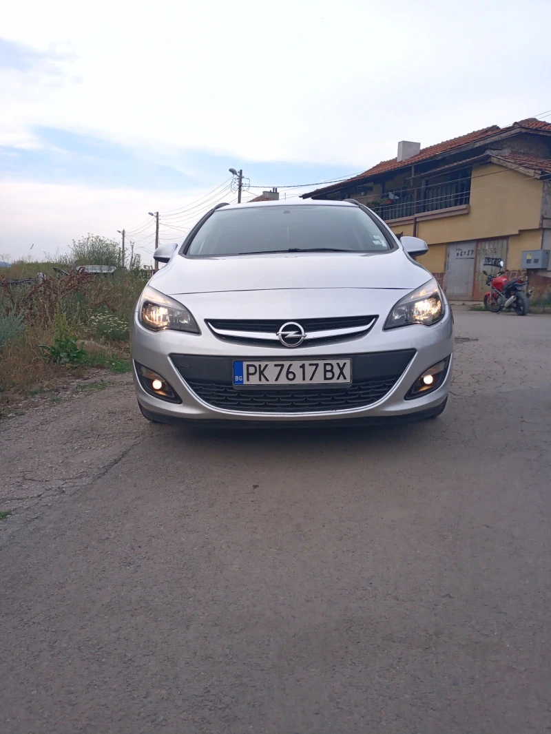 Opel Astra Sports Tourer 1.7cdti , снимка 1 - Автомобили и джипове - 47545870