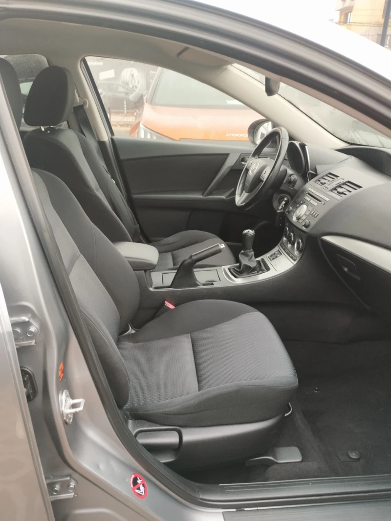 Mazda 3 1.6 бензин комфорт , снимка 11 - Автомобили и джипове - 49279964