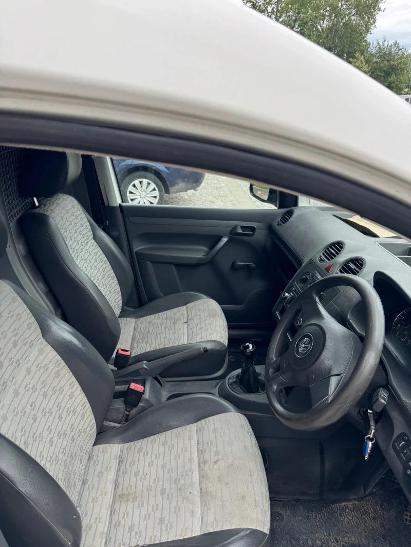 VW Caddy 1.6 TDI, снимка 11 - Автомобили и джипове - 50678800