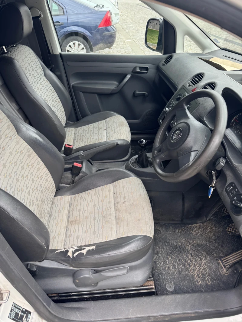 VW Caddy 1.6 TDI, снимка 10 - Автомобили и джипове - 50678800