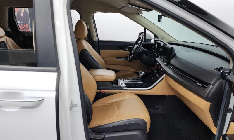 Kia Carnival, снимка 11 - Автомобили и джипове - 51957175