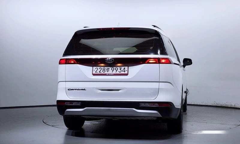 Kia Carnival, снимка 4 - Автомобили и джипове - 51957175