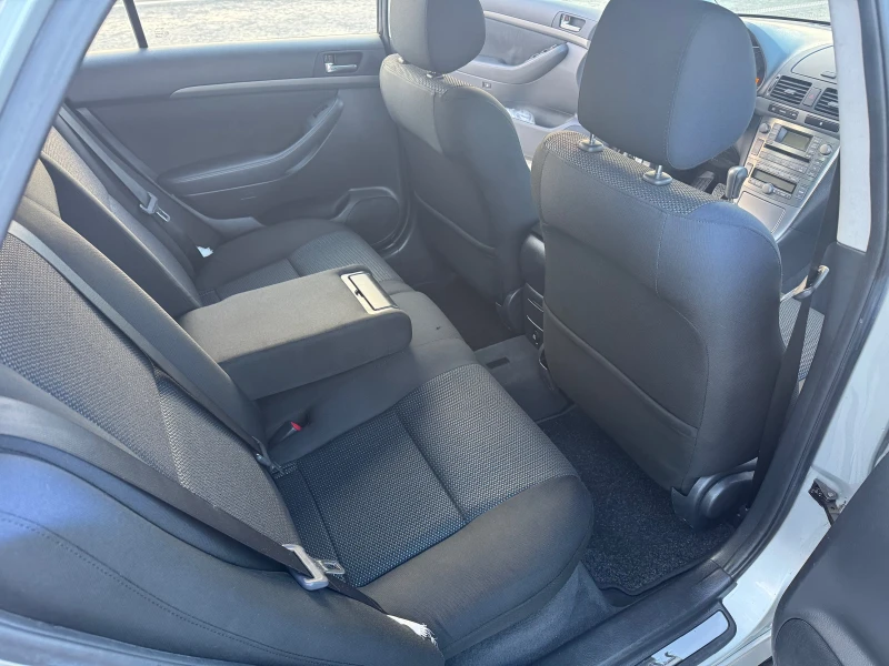 Toyota Avensis 1.8i* FACELiFT* Клима* Оригинал* Топ* , снимка 15 - Автомобили и джипове - 52281332