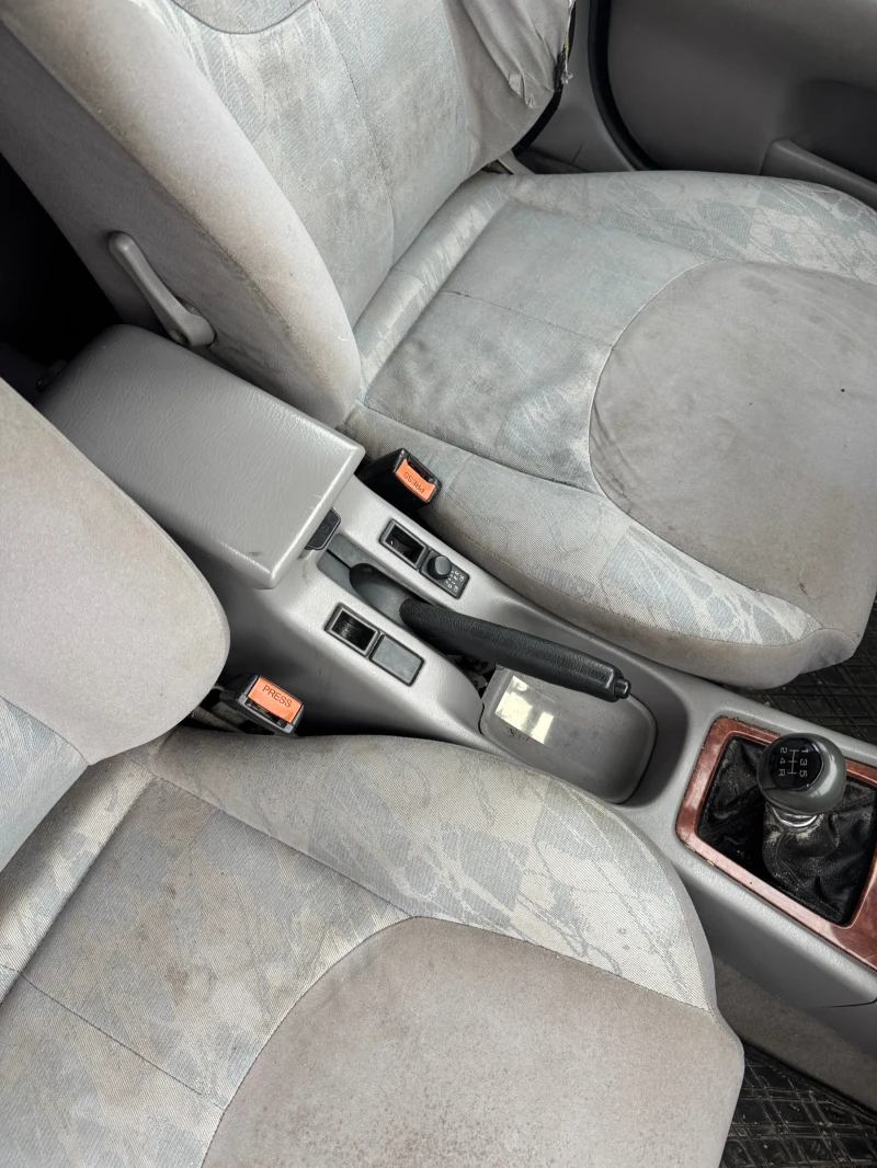 Nissan Primera 1.8i, снимка 7 - Автомобили и джипове - 53121972