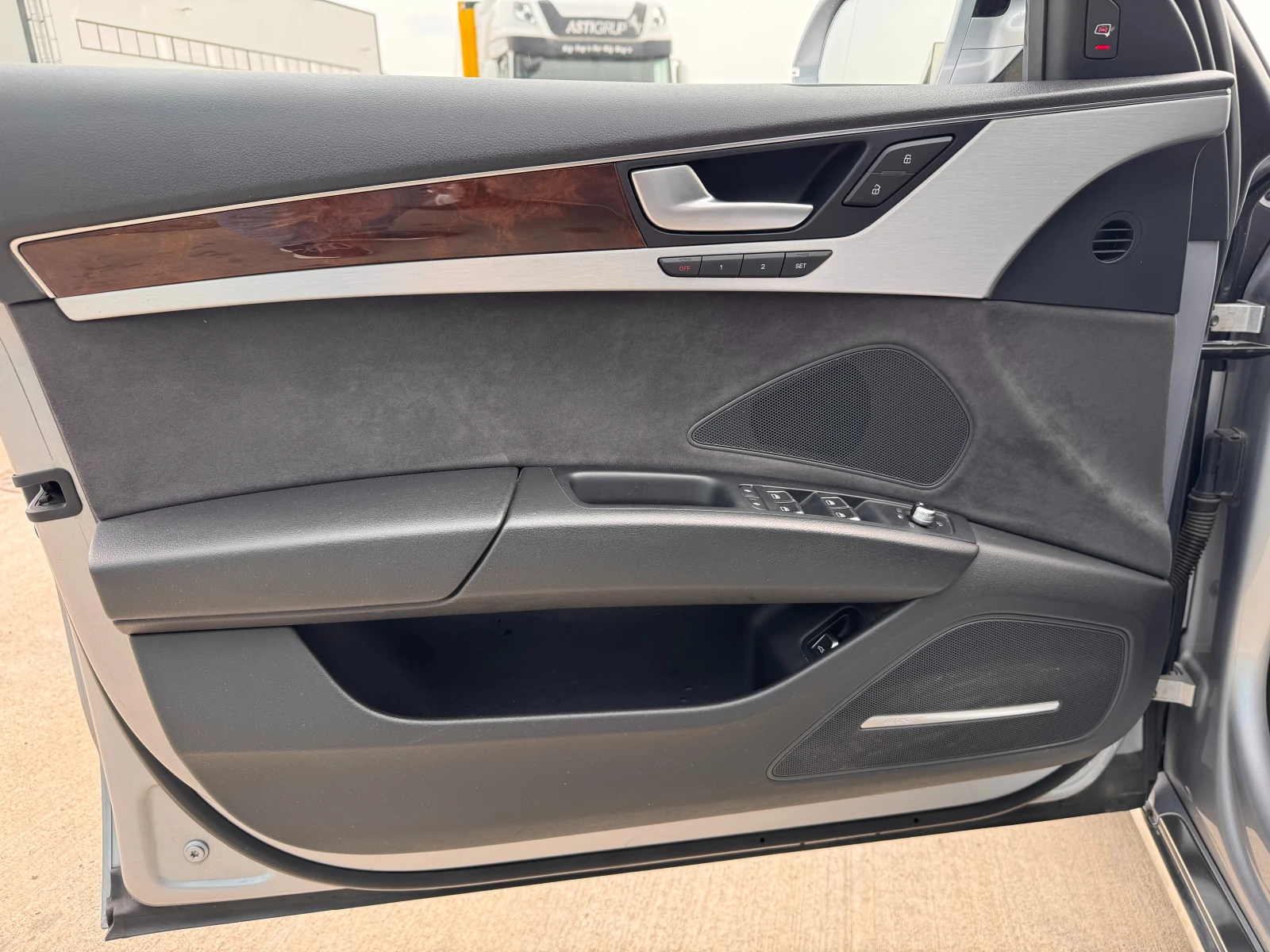 Audi A8 / Facelift / Matrix / 360 / Bose / HUD / , снимка 15 - Автомобили и джипове - 54477505