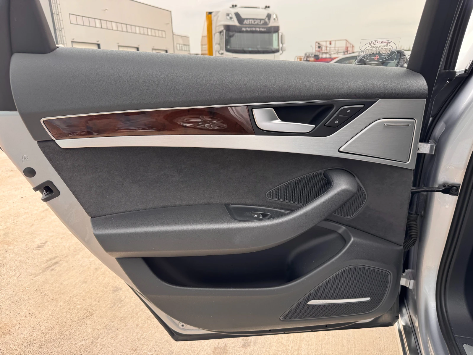 Audi A8 / Facelift / Matrix / 360 / Bose / HUD / , снимка 16 - Автомобили и джипове - 54477505