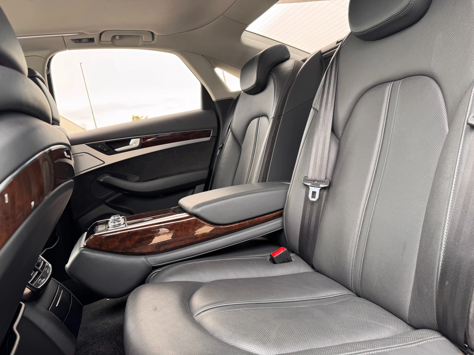 Audi A8 / Facelift / Matrix / 360 / Bose / HUD / , снимка 14 - Автомобили и джипове - 54477505