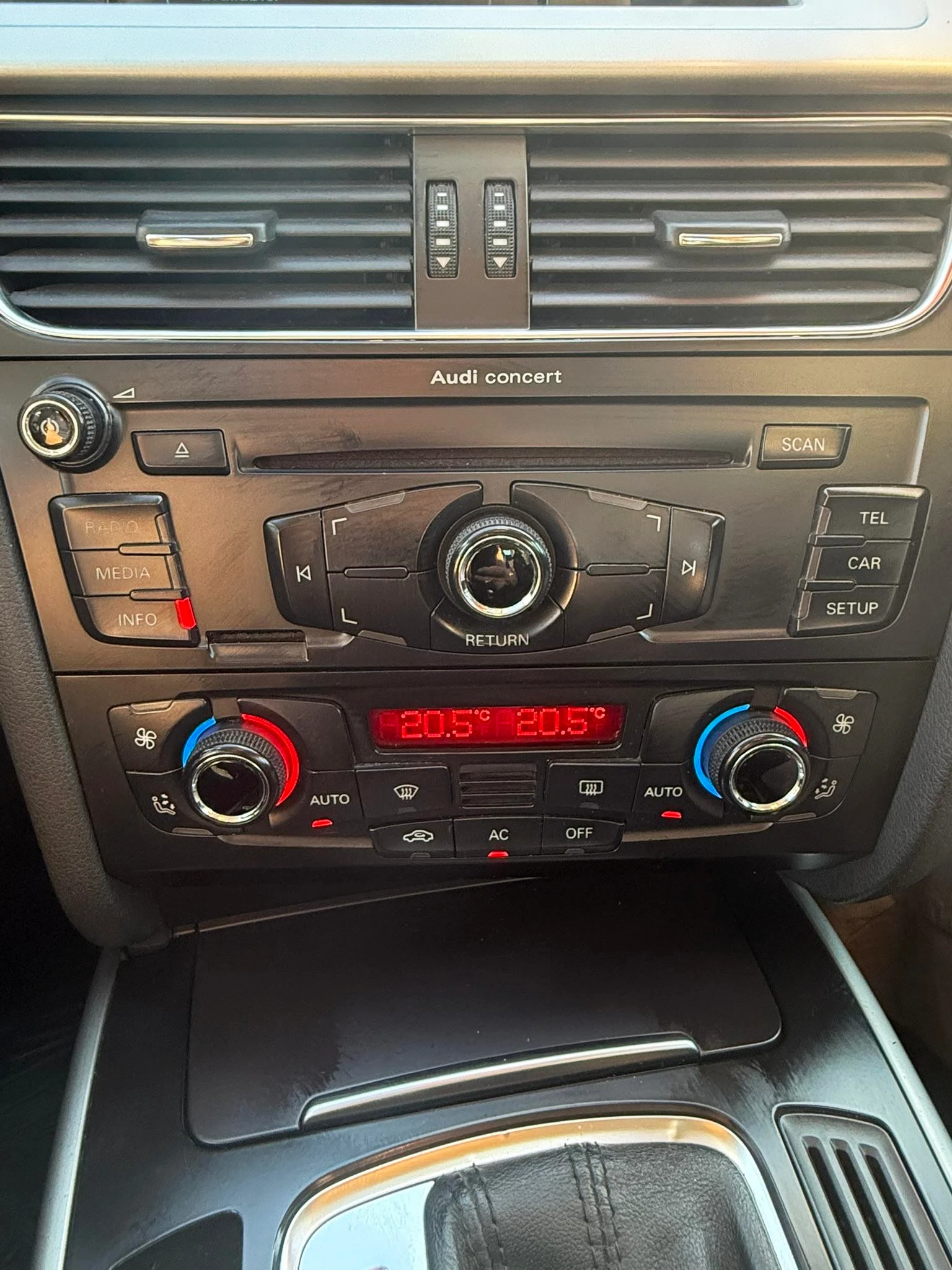 Audi A4 B8 8K 1.8 TFSI Multitronic, снимка 13 - Автомобили и джипове - 54887239