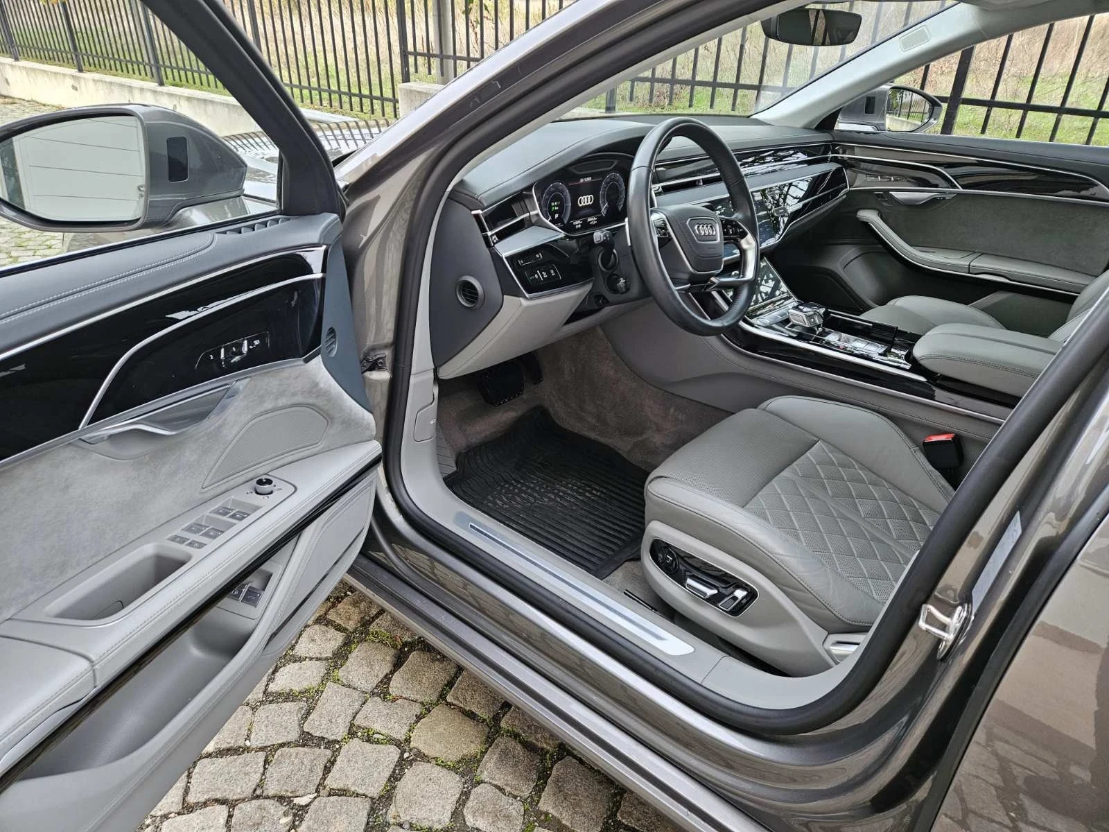 Audi A8 60TFSIe, снимка 5 - Автомобили и джипове - 55795943
