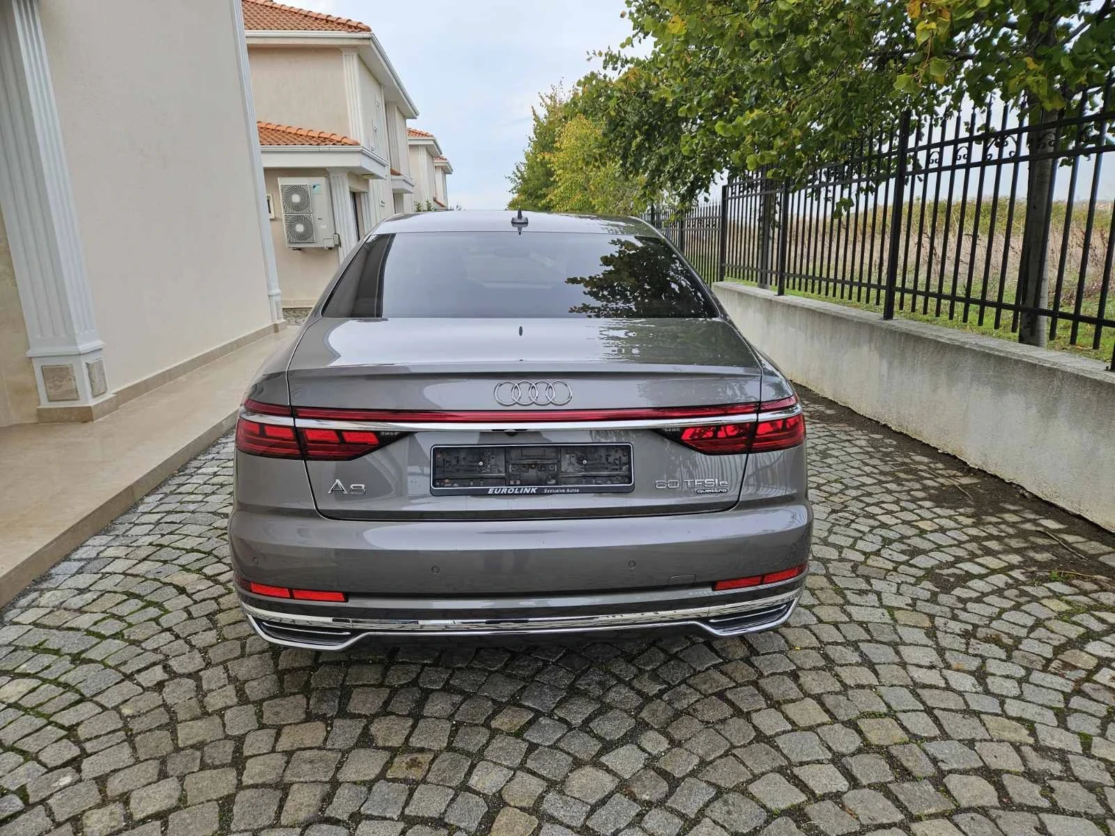 Audi A8 60TFSIe, снимка 2 - Автомобили и джипове - 55795943