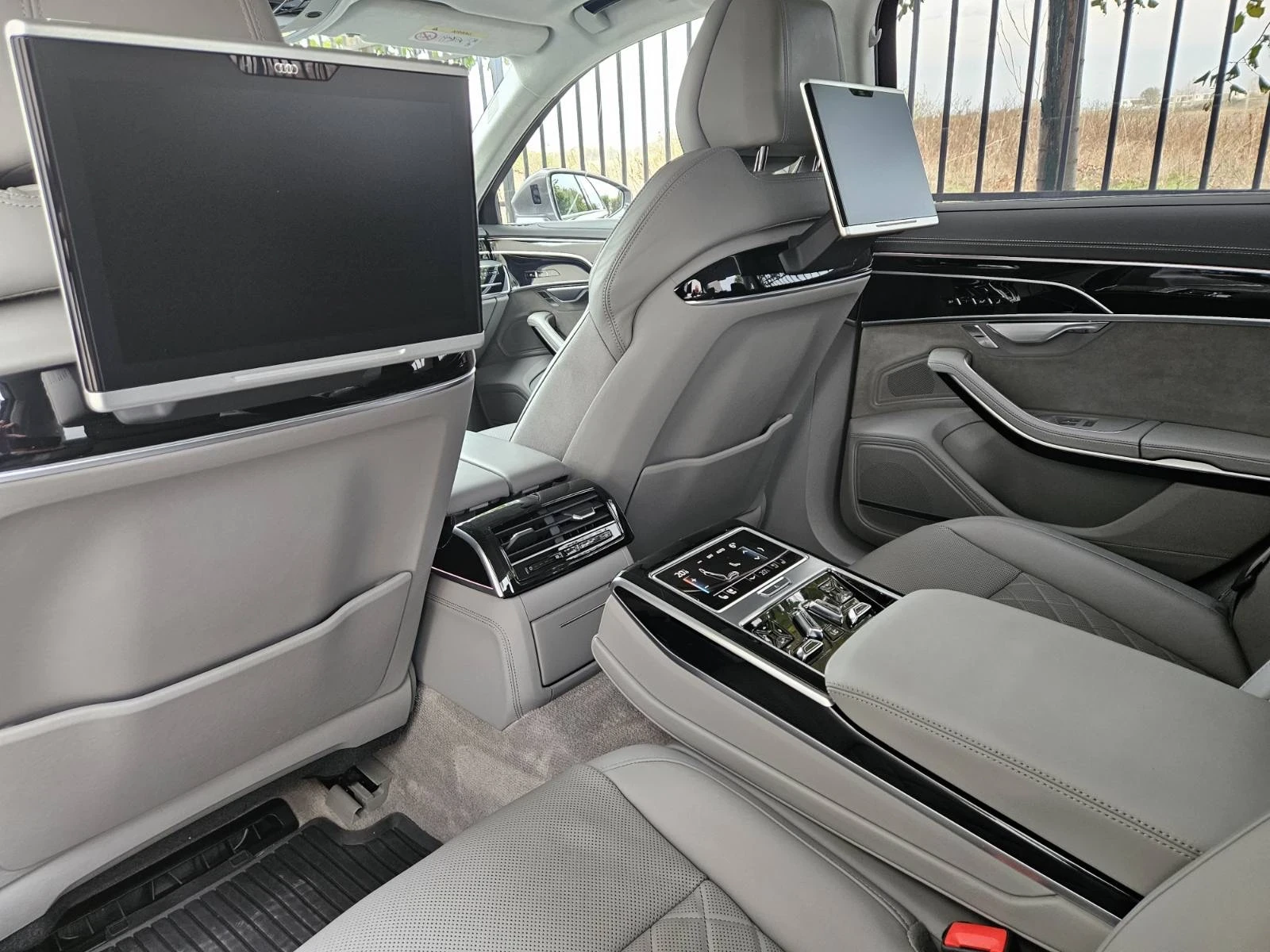 Audi A8 60TFSIe, снимка 8 - Автомобили и джипове - 55795943