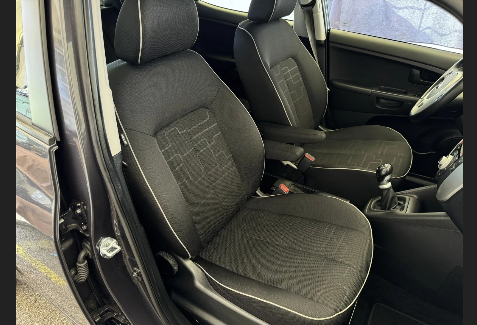 Kia Venga 1.6 16V 125hp, снимка 6 - Автомобили и джипове - 55996590