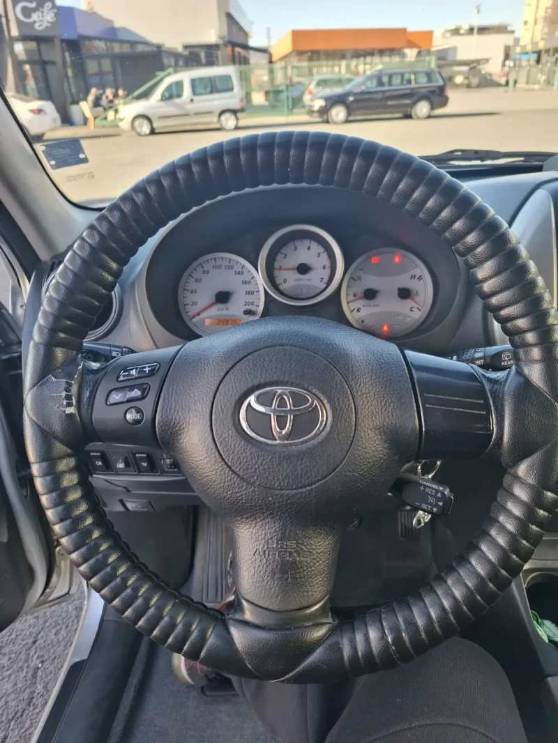 Toyota Rav4, снимка 4 - Автомобили и джипове - 48095574