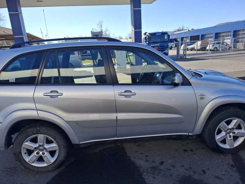 Toyota Rav4, снимка 9 - Автомобили и джипове - 48095574