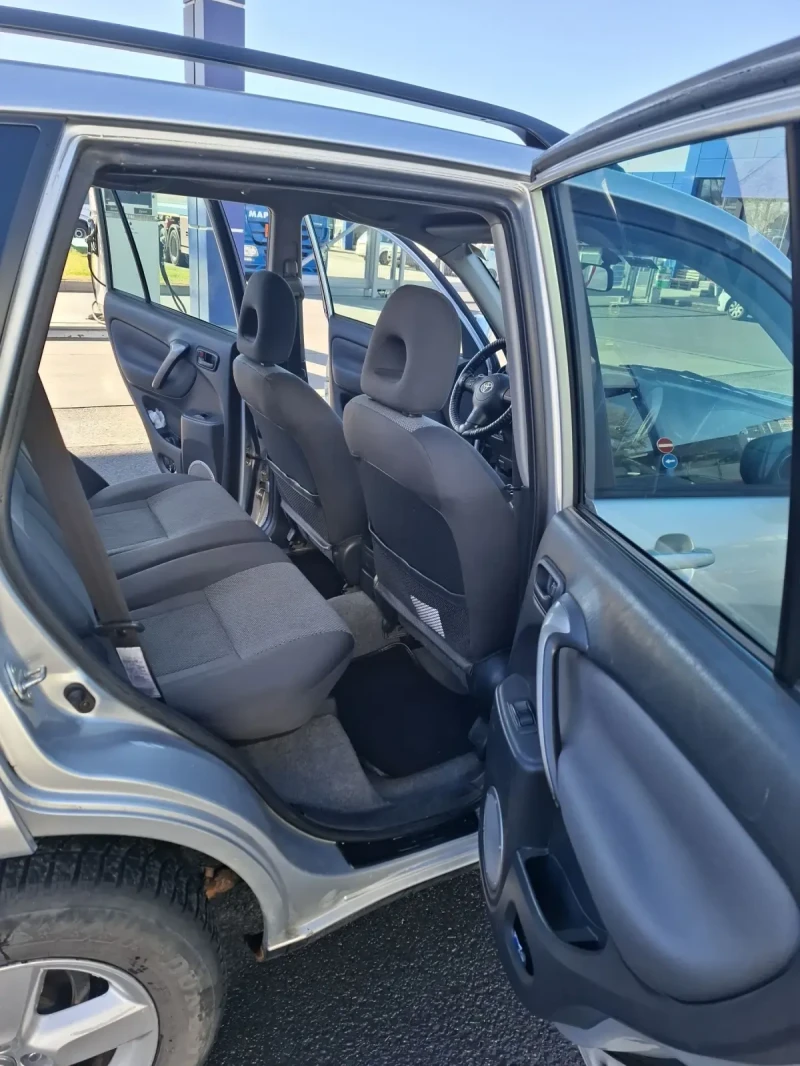 Toyota Rav4, снимка 7 - Автомобили и джипове - 48095574