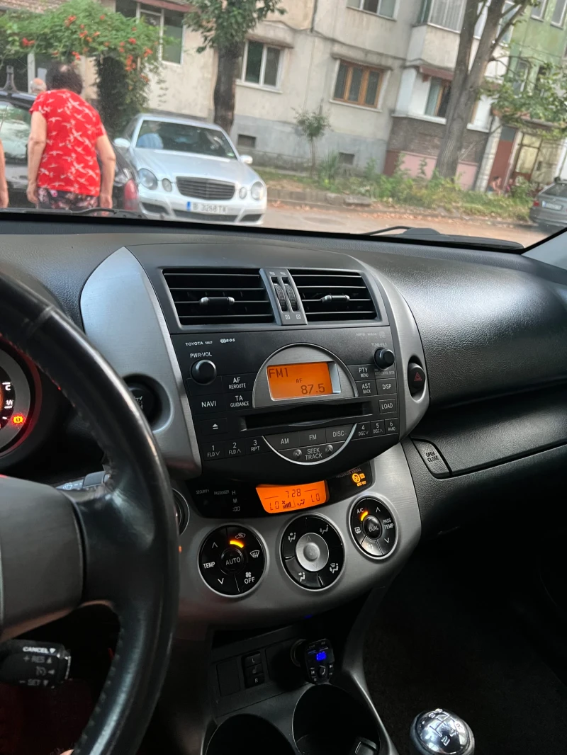 Toyota Rav4, снимка 11 - Автомобили и джипове - 52336561