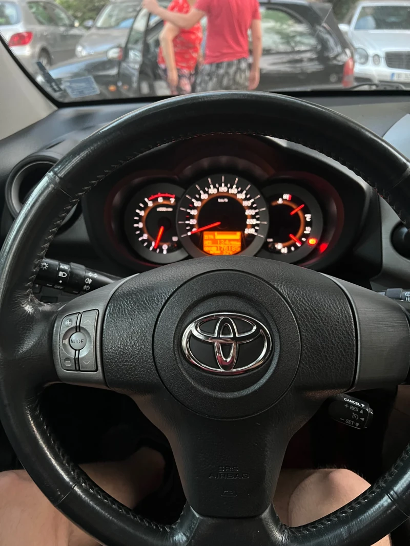 Toyota Rav4, снимка 12 - Автомобили и джипове - 52336561