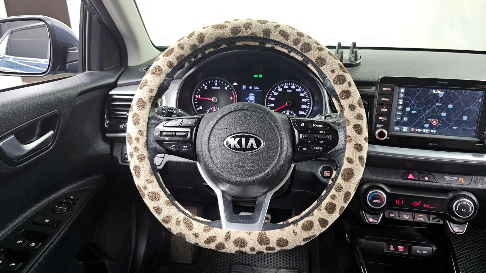 Kia Stonic 1.6 Prestige autogeorge.com, снимка 13 - Автомобили и джипове - 54136585