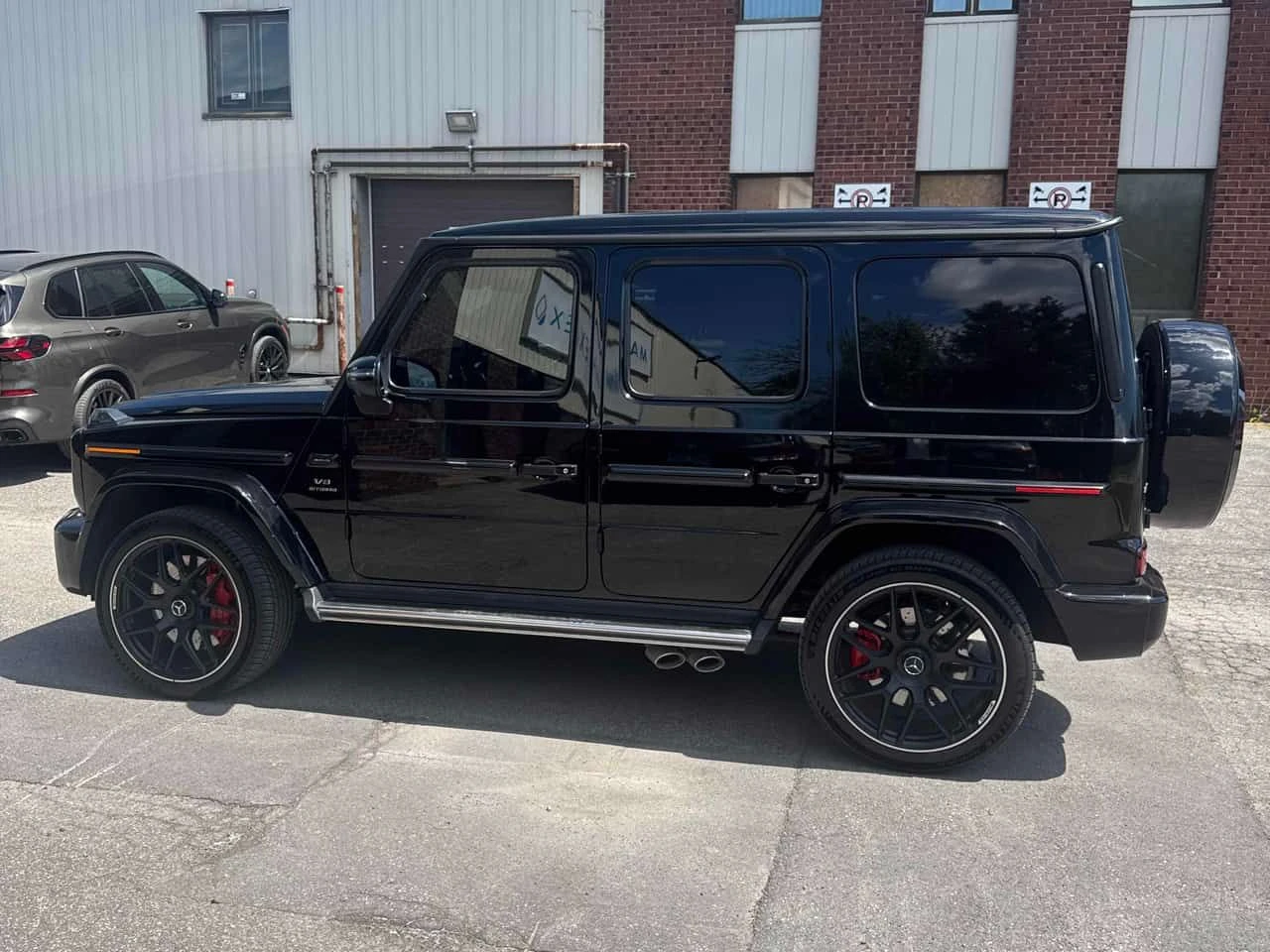 Mercedes-Benz G 63 AMG * CARFAX * АВТОКРЕДИТ * ДИСТРОНИК * ТЕЛЕВИЗОРИ * , снимка 2 - Автомобили и джипове - 54819186