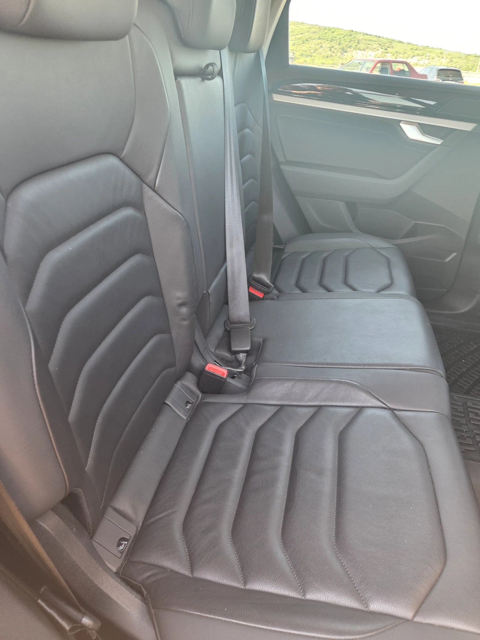 VW Touareg, снимка 7 - Автомобили и джипове - 56076652