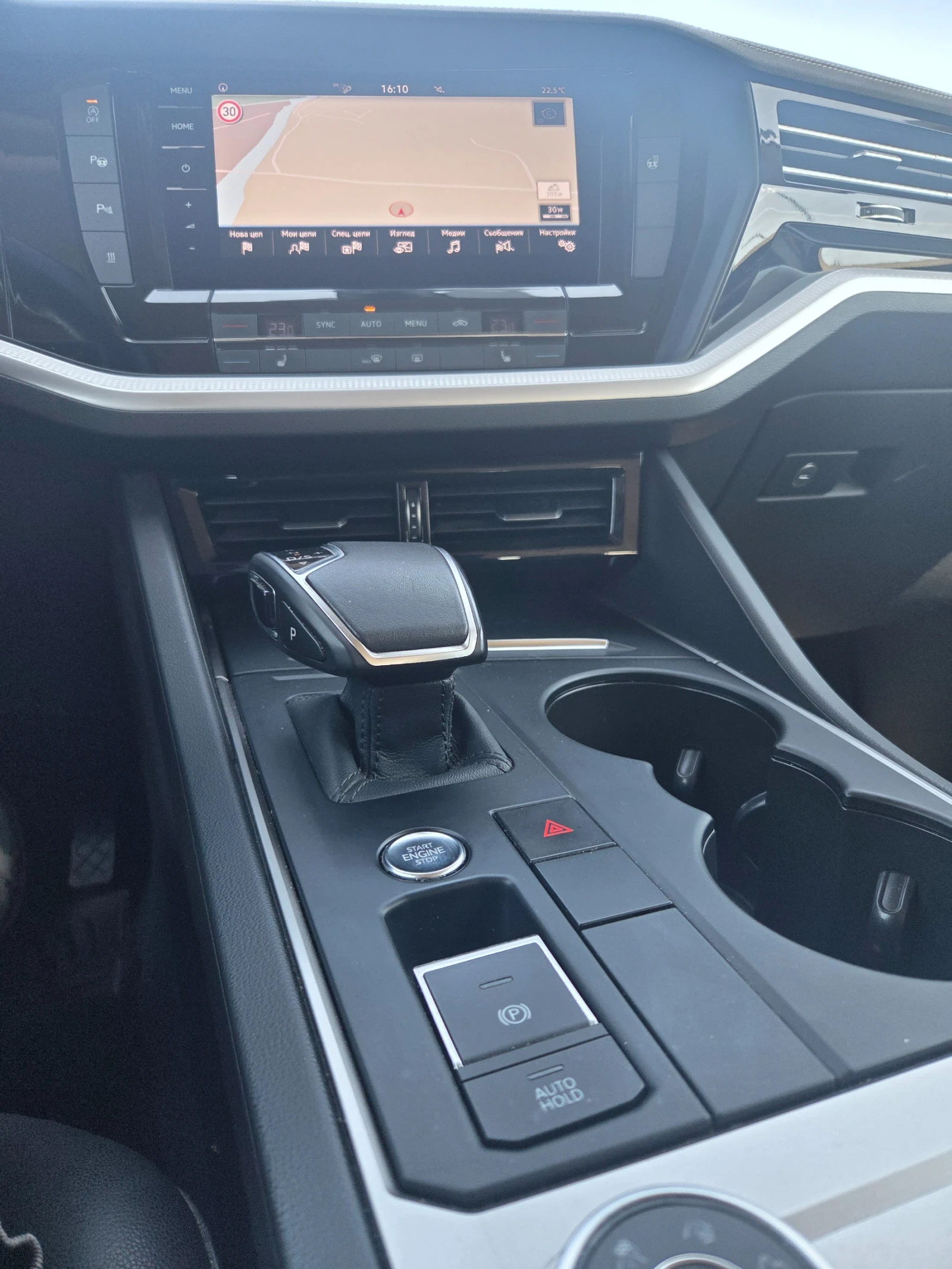 VW Touareg, снимка 10 - Автомобили и джипове - 56076652