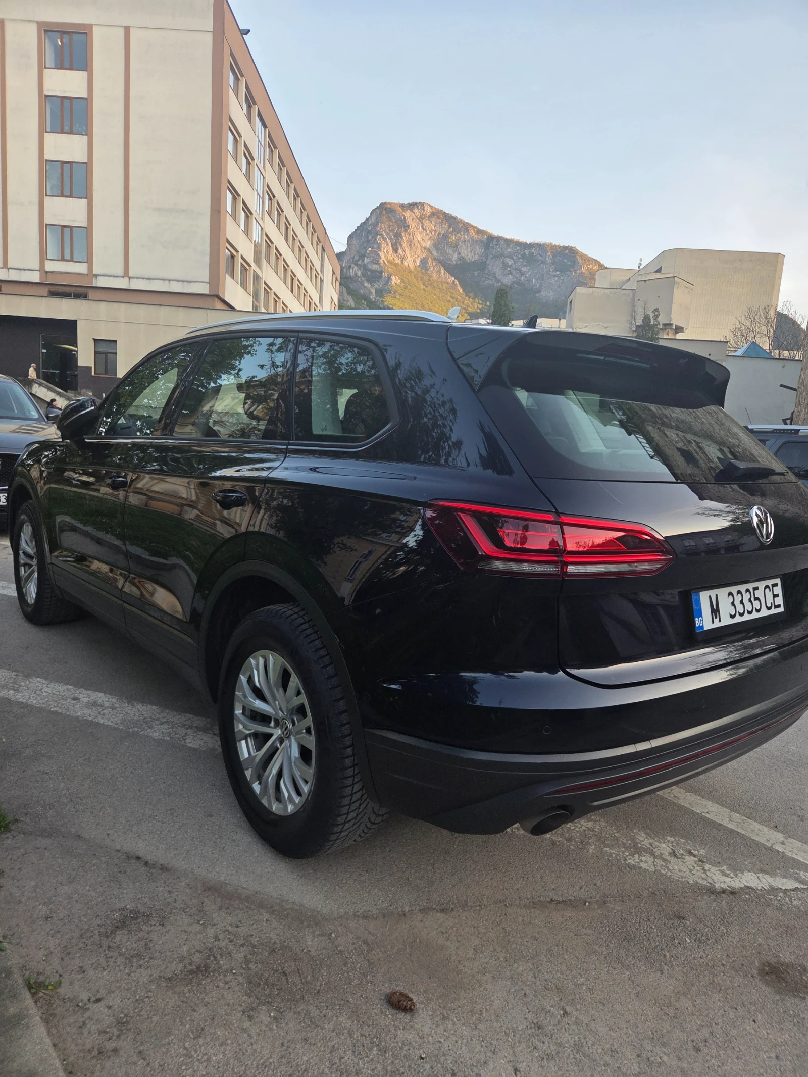 VW Touareg, снимка 3 - Автомобили и джипове - 56076652