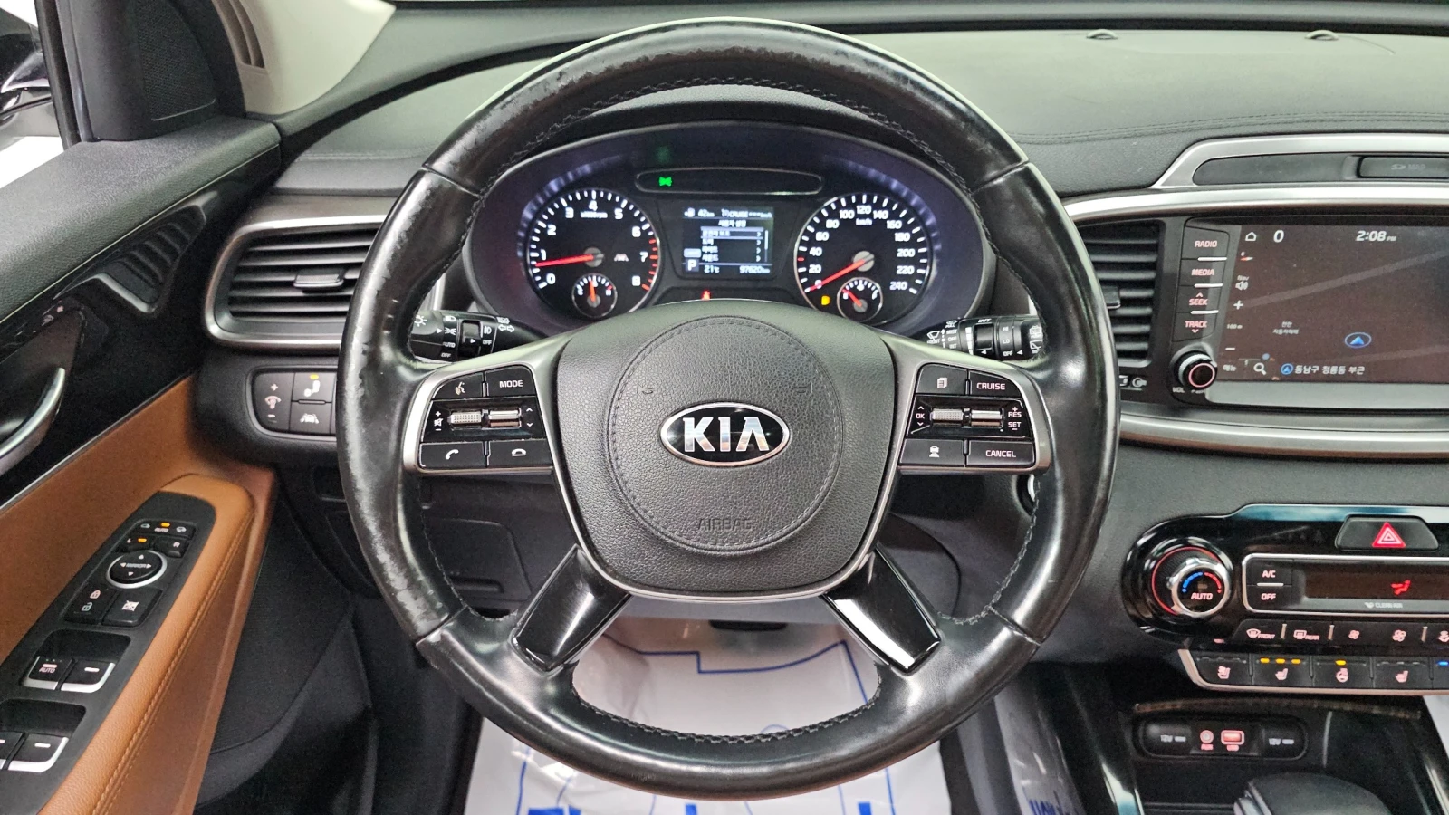 Kia Sorento 2.0 TURBO 4WD NOBLESSE (Model 2019), снимка 9 - Автомобили и джипове - 55645747