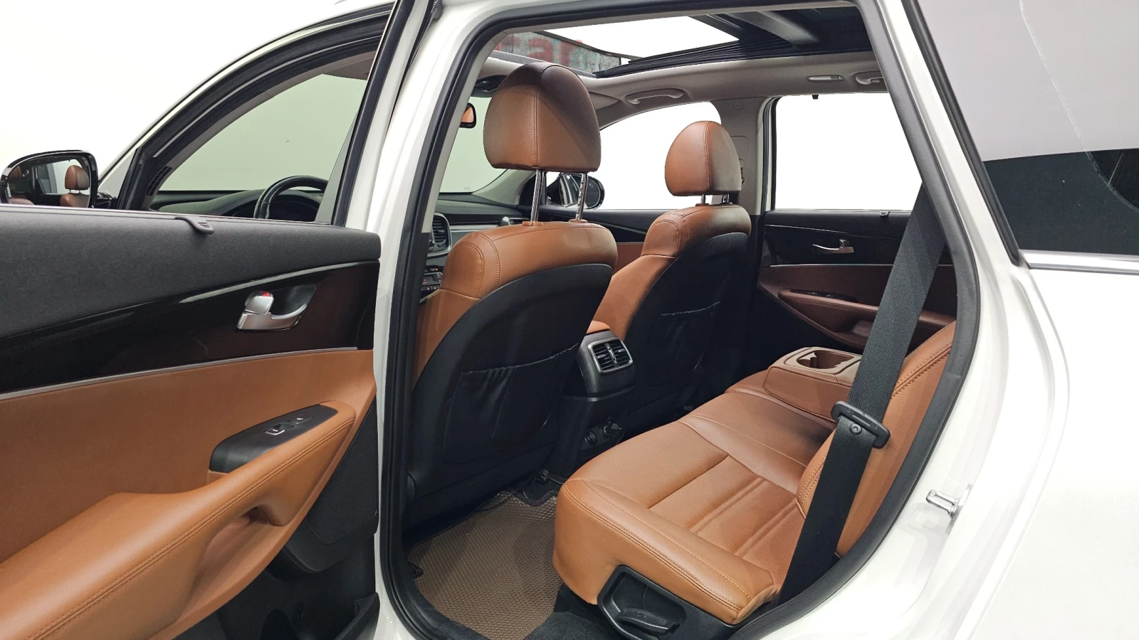 Kia Sorento 2.0 TURBO 4WD NOBLESSE (Model 2019), снимка 8 - Автомобили и джипове - 55645747
