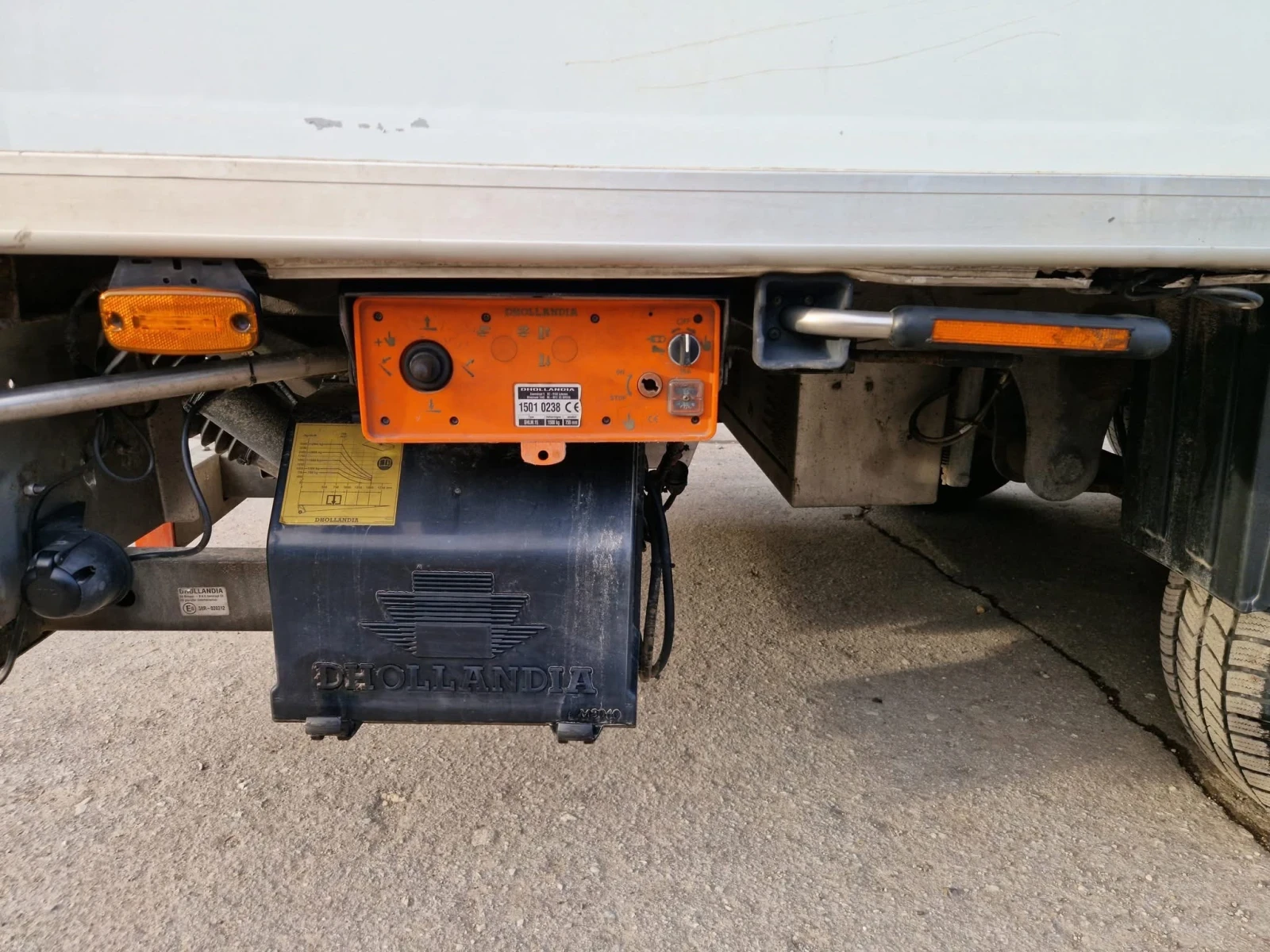 Iveco 35S18  хладилен   падащ борд  B+ E, снимка 12 - Бусове и автобуси - 54750152