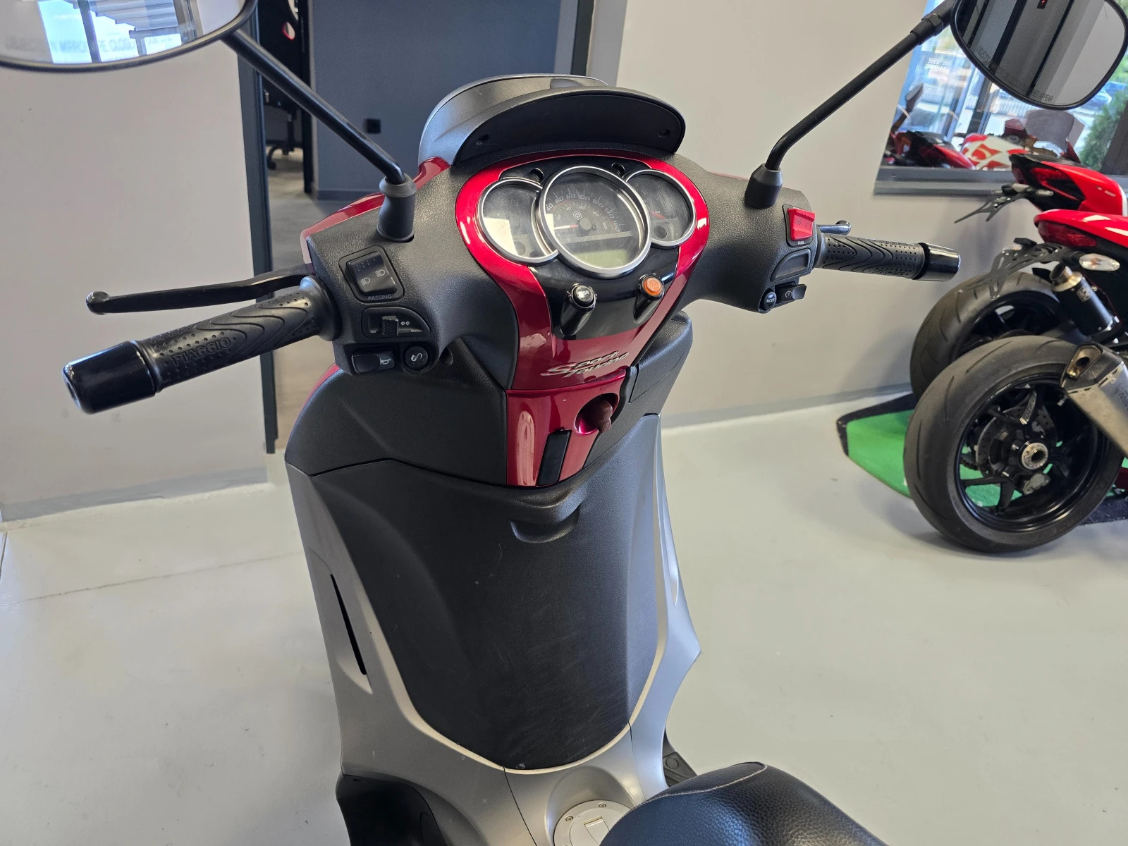 Piaggio Beverly 350ie, ABS-ASR!, снимка 11 - Мотоциклети и мототехника - 56136864
