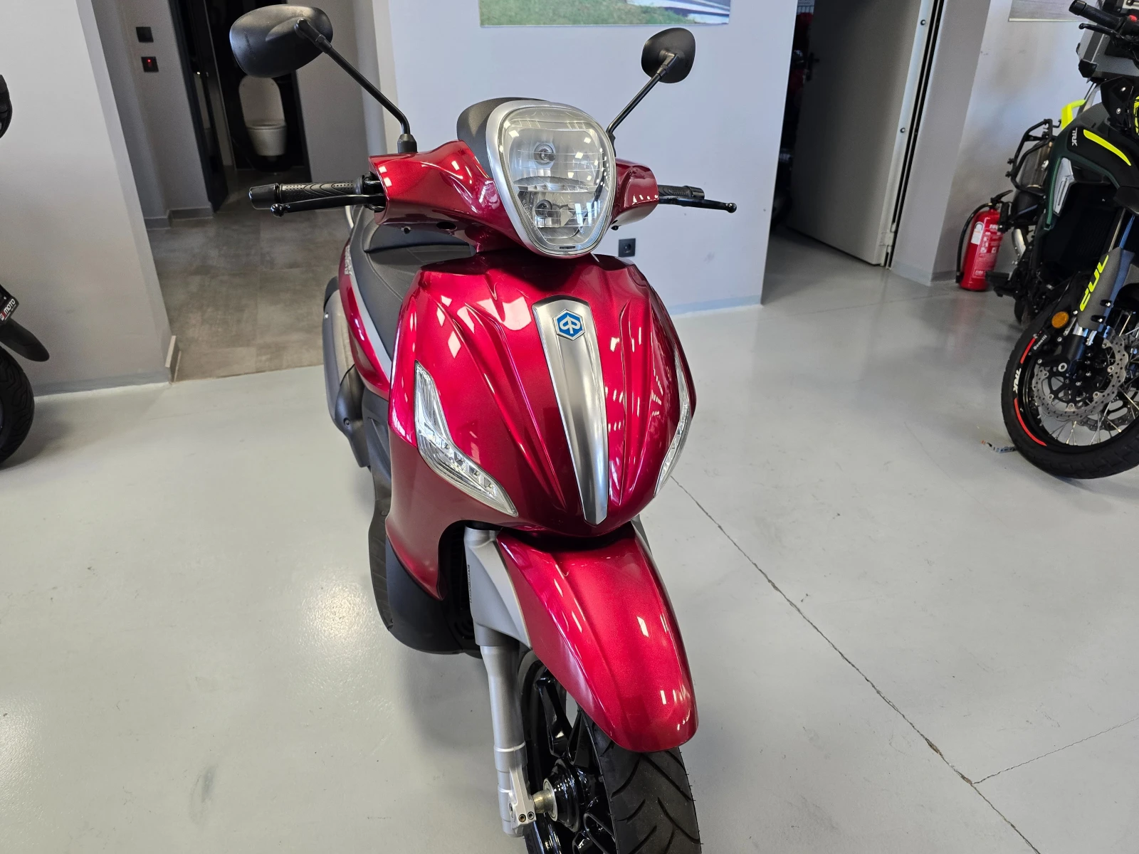 Piaggio Beverly 350ie, ABS-ASR!, снимка 7 - Мотоциклети и мототехника - 56136864