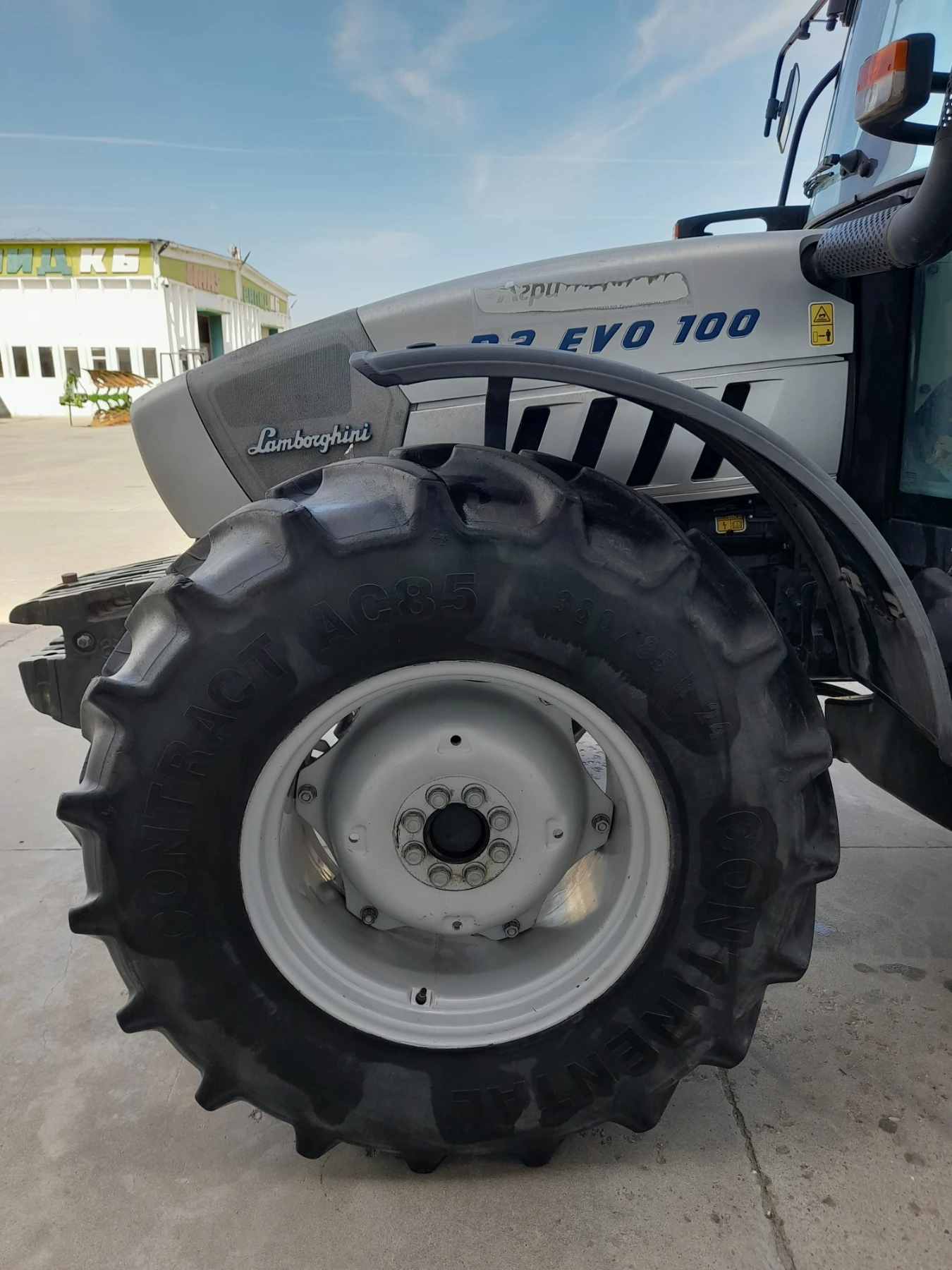 Трактор Lamborghini R3 Evo 100, снимка 10 - Селскостопанска техника - 54327034