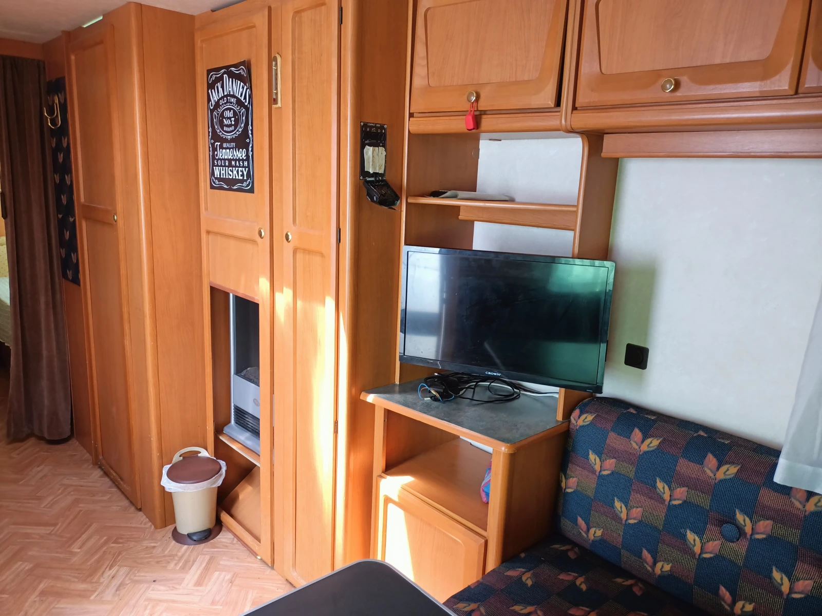 Каравана Adria 1500, снимка 8 - Каравани и кемпери - 55146254