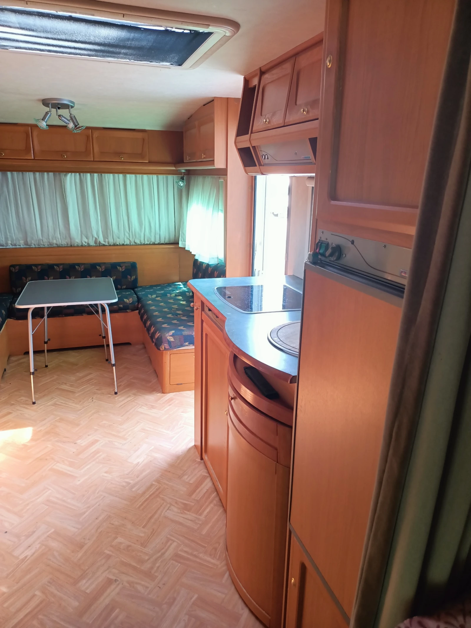 Каравана Adria 1500, снимка 12 - Каравани и кемпери - 55146254