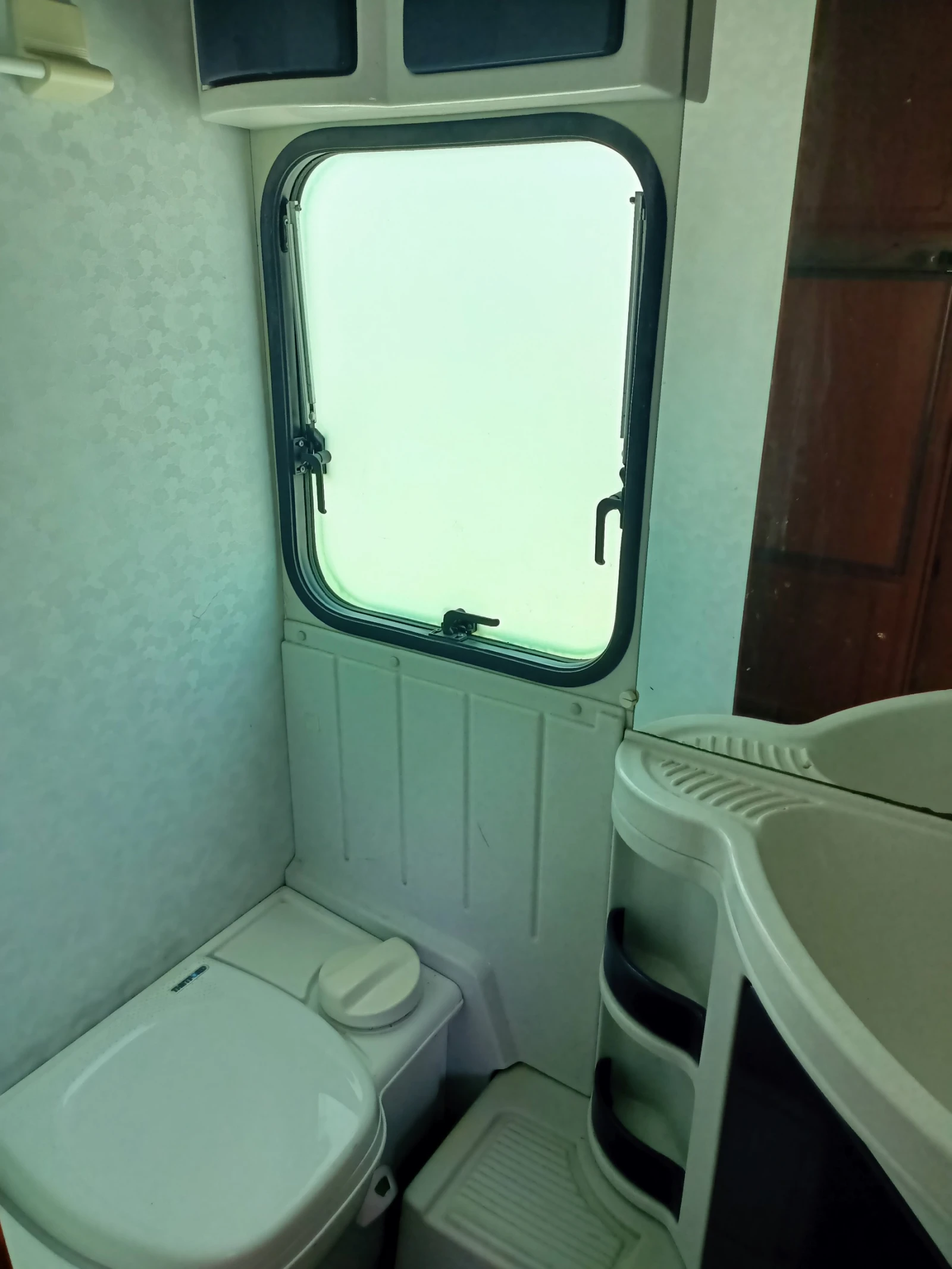 Каравана Adria 1500, снимка 14 - Каравани и кемпери - 55146254