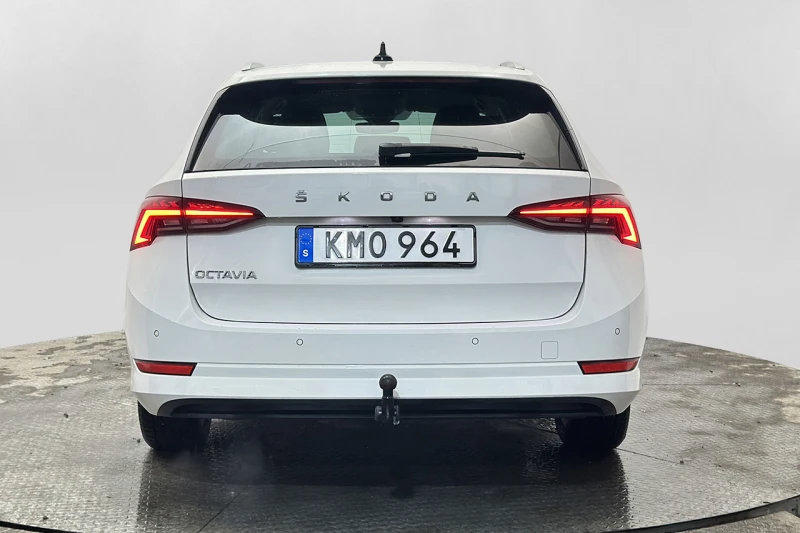 Skoda Octavia 2.0 TDI DSG Style* Navi* LED* Печка* Distronic* , снимка 6 - Автомобили и джипове - 48492737