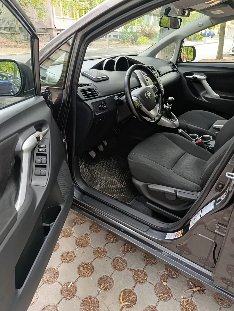 Toyota Verso, снимка 6 - Автомобили и джипове - 52791742
