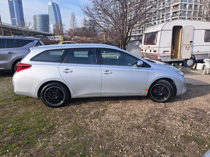 Toyota Auris 1.6i , снимка 6 - Автомобили и джипове - 52838698