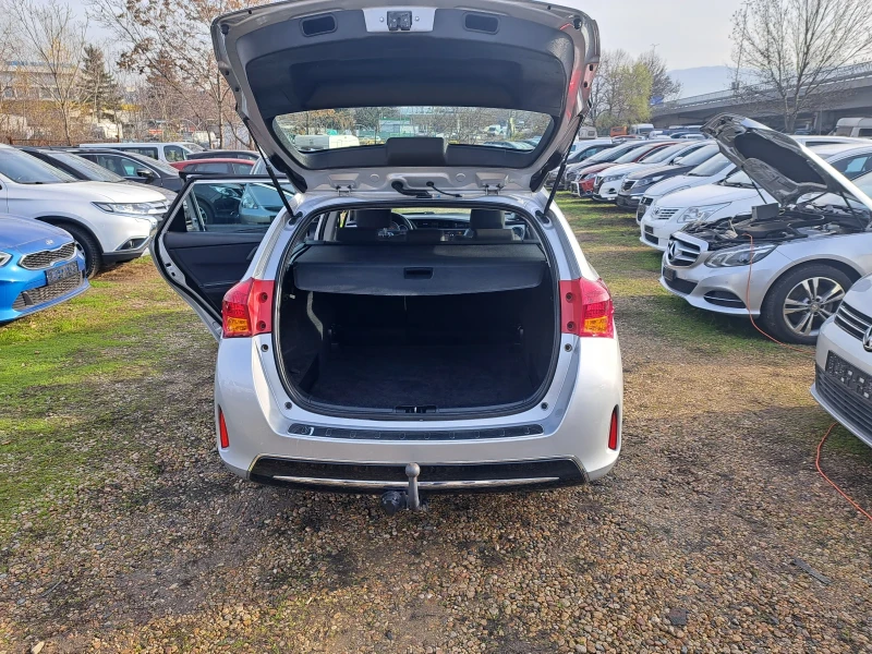 Toyota Auris 1.6i , снимка 16 - Автомобили и джипове - 52838698