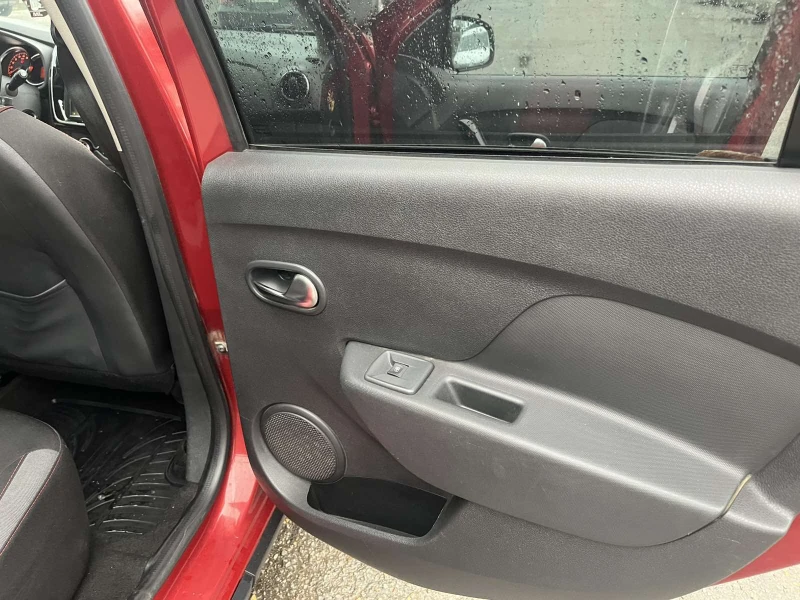 Dacia Sandero, снимка 9 - Автомобили и джипове - 53228718