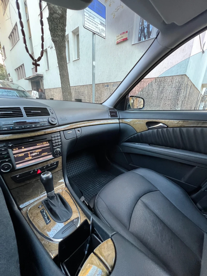 Mercedes-Benz E 280 4-matic 5G-tronic, снимка 8 - Автомобили и джипове - 53418037