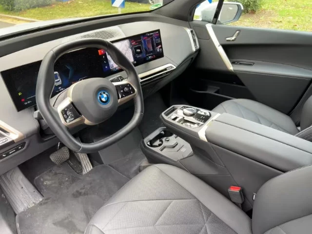 BMW iX xDRIVE-50/523HP/360/DRIVEASSIS/VENT/AMBI/KLES/282z, снимка 10 - Автомобили и джипове - 54120411