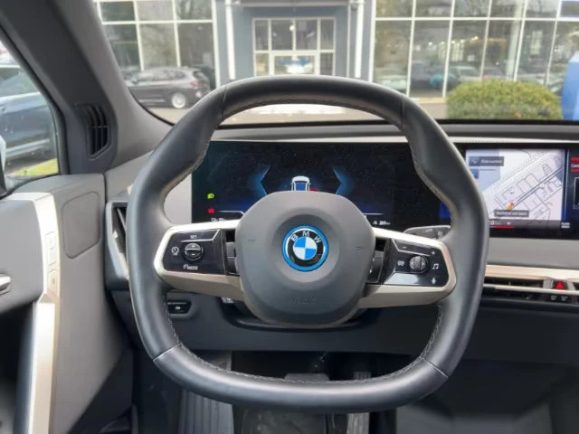 BMW iX xDRIVE-50/523HP/360/DRIVEASSIS/VENT/AMBI/KLES/282z, снимка 8 - Автомобили и джипове - 54120411