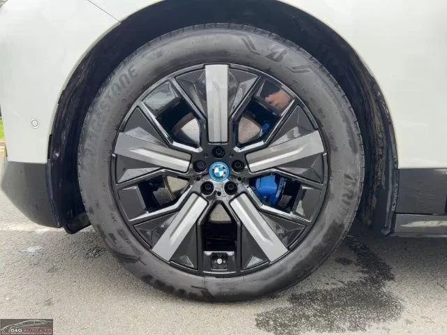 BMW iX xDRIVE-50/523HP/360/DRIVEASSIS/VENT/AMBI/KLES/282z, снимка 7 - Автомобили и джипове - 54120411
