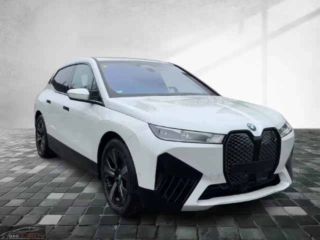 BMW iX xDRIVE-50/523HP/360/DRIVEASSIS/VENT/AMBI/KLES/282z, снимка 4 - Автомобили и джипове - 54120411