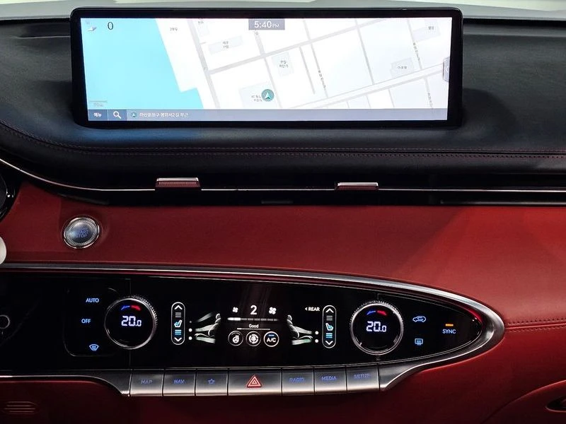 Genesis GV70 2.2 Diesel AWD| 200к.с.| ВКЛ.ТЕХНОТЕСТ, снимка 13 - Автомобили и джипове - 55638655