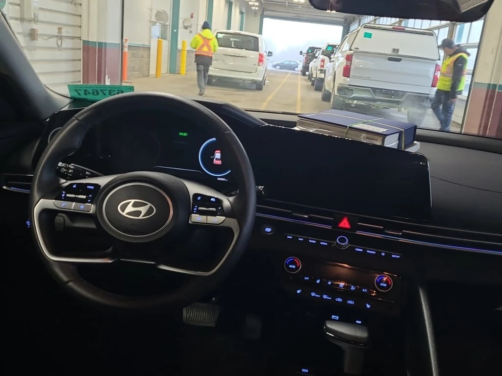 Hyundai Elantra * PREFERRED * CARFAX *  | Mobile.bg   11