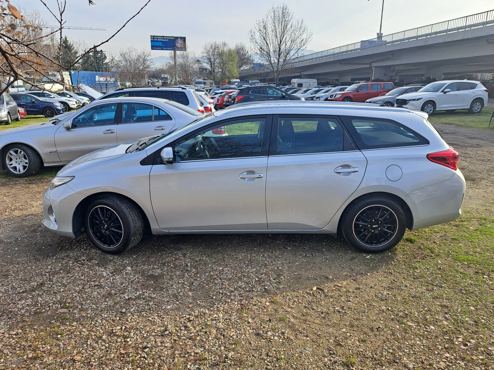 Toyota Auris 1.6i  - изображение 2