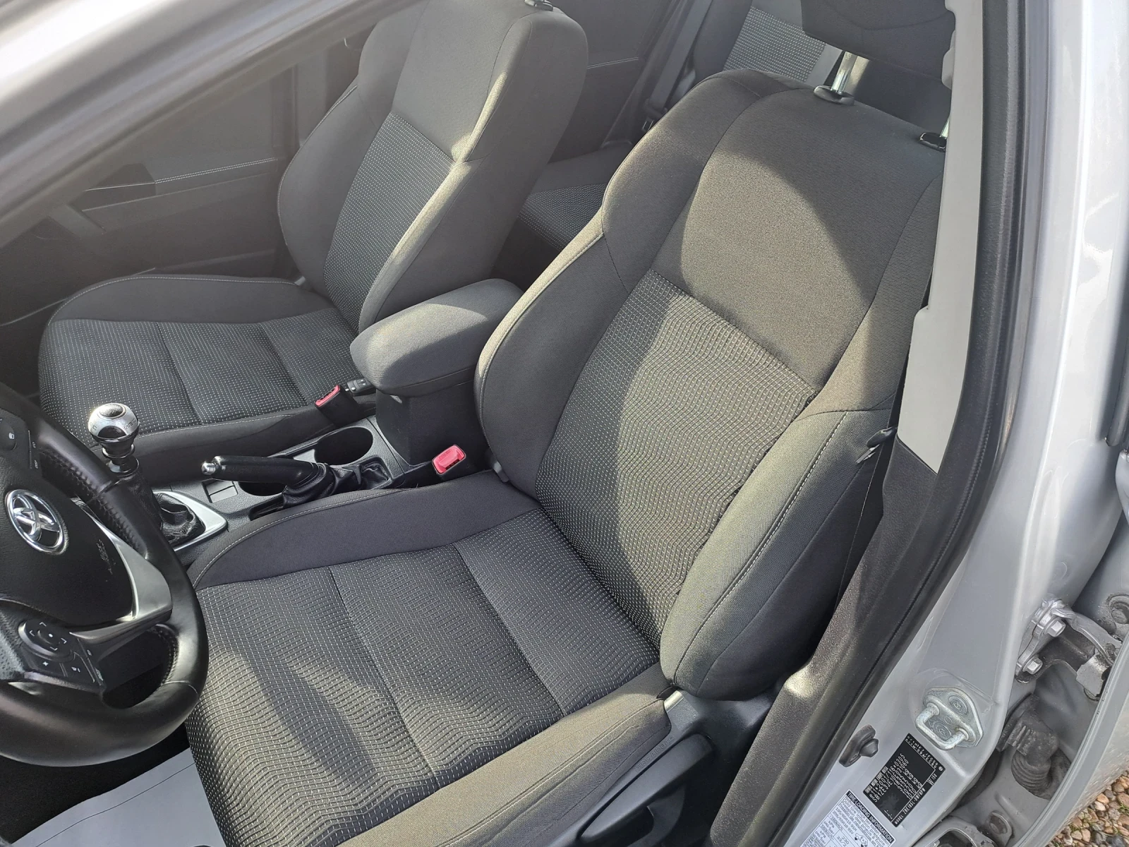 Toyota Auris 1.6i  - изображение 10